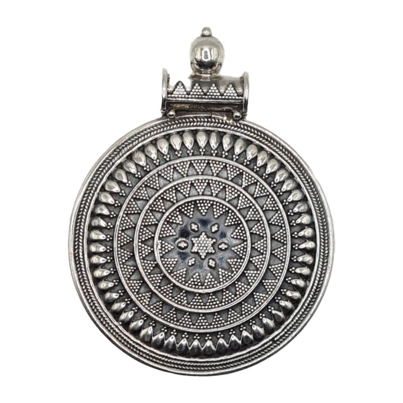 Pandantiv din argint cu aspect vintage - mandala- India - Madammi.ro Pandantiv din argint cu aspect vintage - mandala- India - Madammi.ro