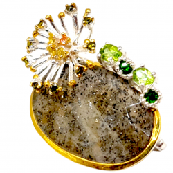 Brosa din argint cu piatra soarelui, peridot, crom diopsid si cz - Madammi.ro